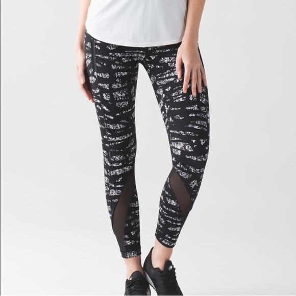 Lululemon Black and White Inspire Tight II - Picture 1 of 6